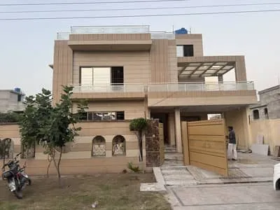 Front view of 10 Marla Owner Built in Block G