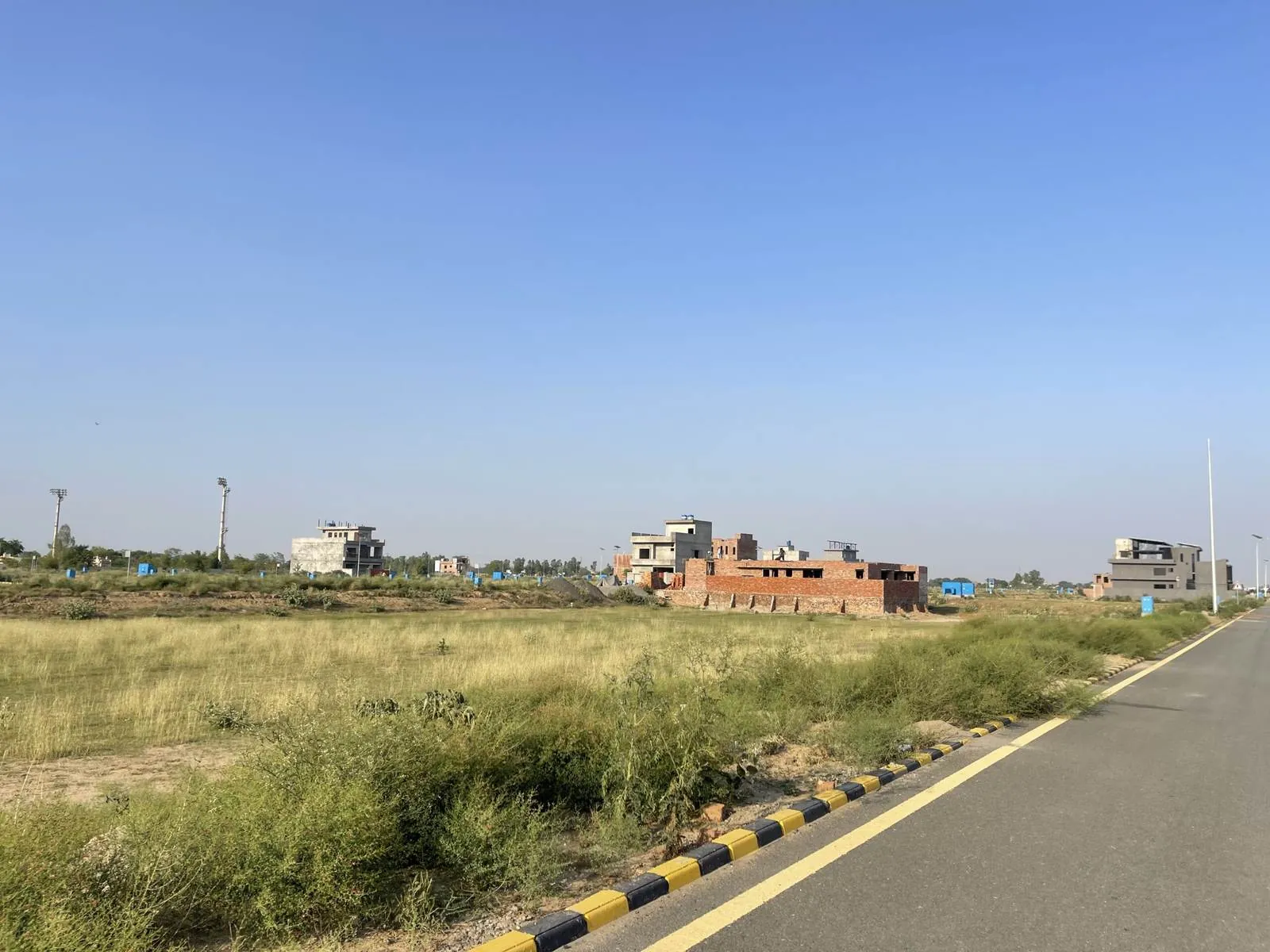 1 Kanal – 60 ft Road
